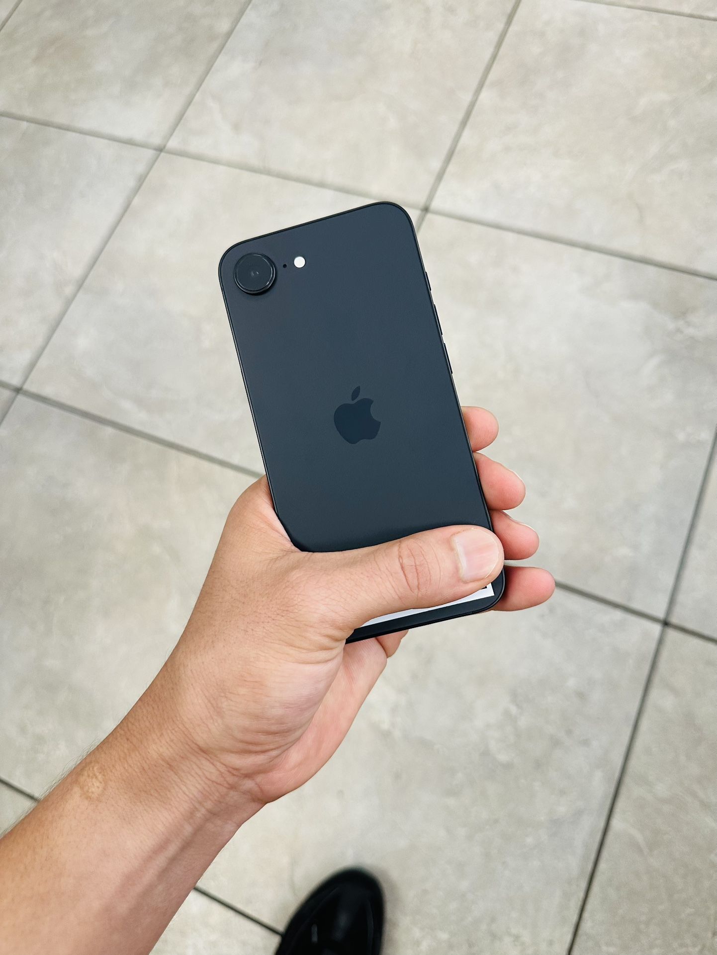 iPhone 16e