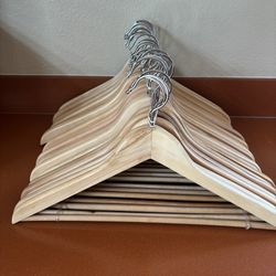 25 high quality wood hangers