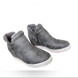 Sugar Wedges Booties Size 8