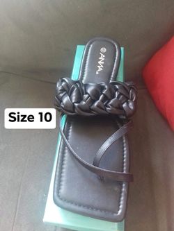 New women’s sandals size 10