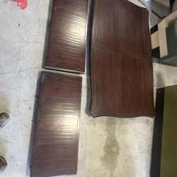 Dining Room Table And Chairs 