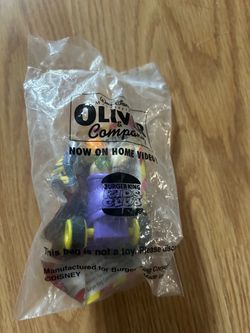 Burger King Walt Disney Oliver & Company Tito Kids 1996 Club Toy