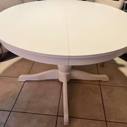 Round White Dining Table – Expandable Leaf – Great Condition