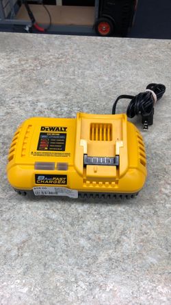 Dewalt DCB118 20V MAX Li-Ion Fan-Cooled Fast Charger (70515881)