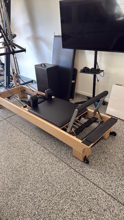 Elina Pilates Elite Wood Reformer with Tower – Brand New, Never Used