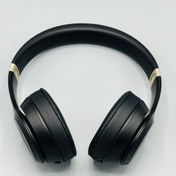 Beats Solo4 Wireless Headphones Black And Gold 