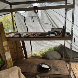 Metal shelf w adjustable shelves