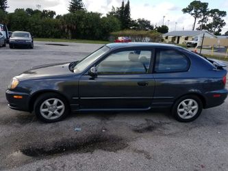 2800 cash Hyundai acent 89,000 millas