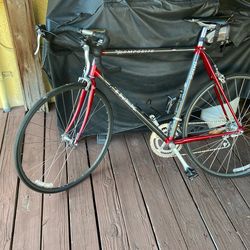 TREK 2200 COMPOSITE ROAD BIKE