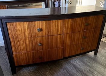Long Dresser With Mirror/ Comoda Con Espejo