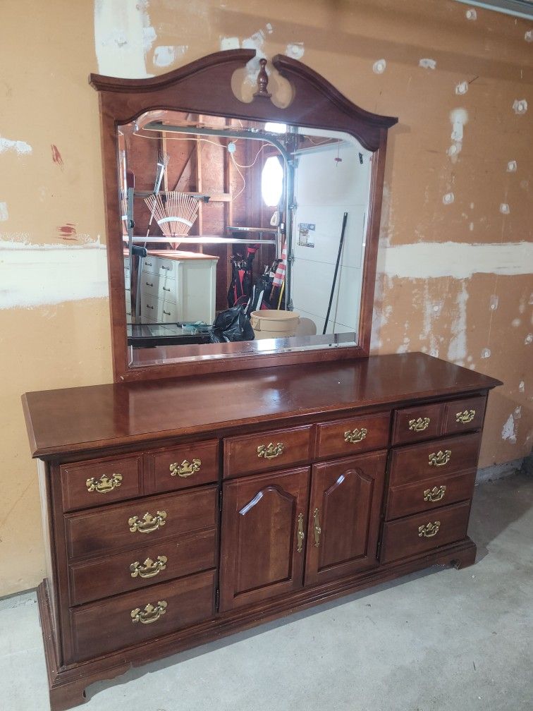 Cherry Grove Classic Antique Cherry Low Poster Bedroom Set by American