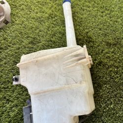 2011 Kia Sorento Windshield Washer Fluid Reservoir 