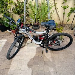 Mongoose Ledge 2.1 Mountain Bike