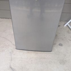 Whirlpool Mini Fridge And Freezer