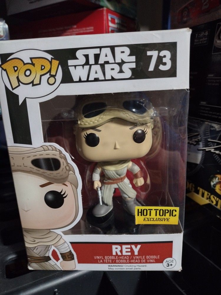 Brand New Star Wars Rey Hot Topic Exclusive Funko Pop # 73