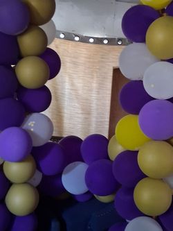 Free laker colors balloons
