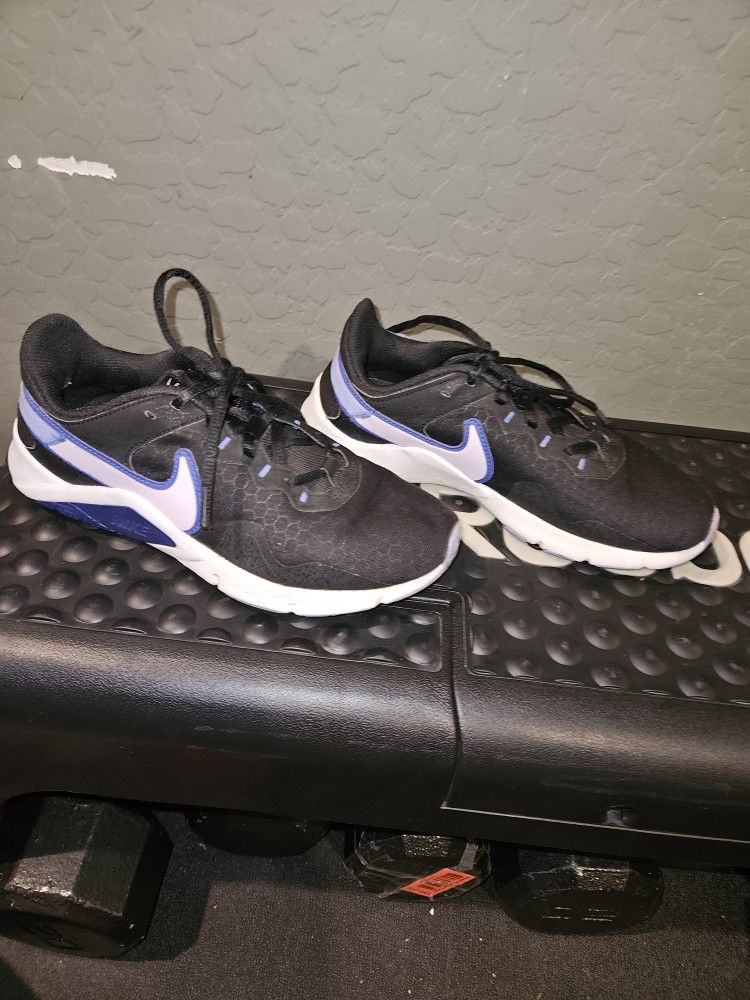 Nike Wmns Legend Essential Women's Shoe