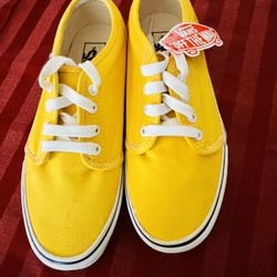 VANS SHOES - BRAND NEW SIZE 7.5 (Women) & SIZE 6 (Men)
