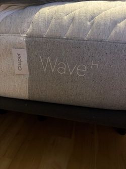 Luxury Casper Wave Hybrid Cal King Mattress (Excellent Condition)