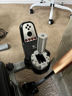 Logitech G27 Steering Wheel, Pedals, Shifter Set (Used) for Sale in  Jericho, NY - OfferUp