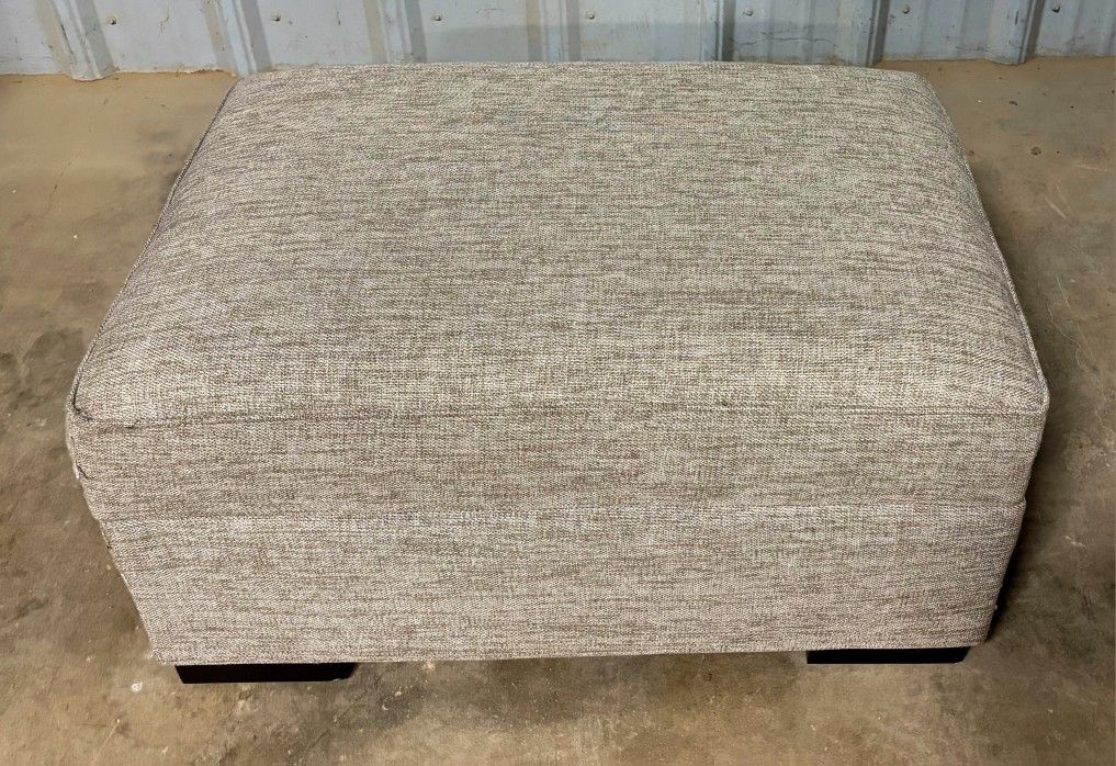 LIKE NEW..Storage ottoman on rollers. 36x25