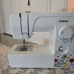 Brother JX2517 Lightweight 17-Stich Zig Zag Sewing Machine w/Pedal