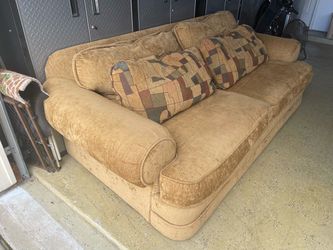 Bassett Couch Sofa Loveseat