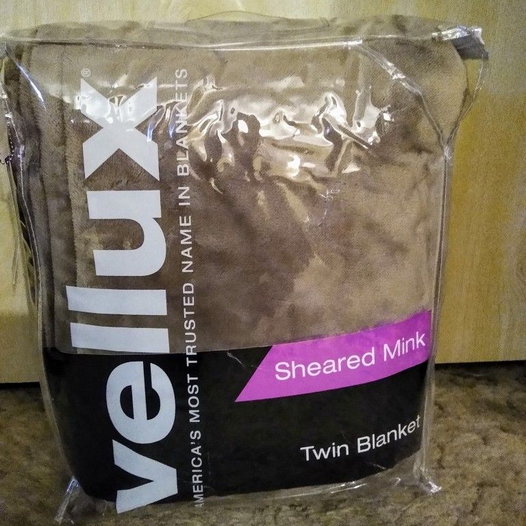 Very Nice In Package Sheared Mink Vellux Blanket Twin!