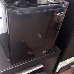 Magic Chef Mini Fridge 