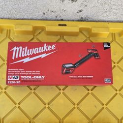 Milwaukee
M12 12V Lithium-Ion Cordless LED Underbody Light