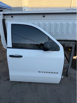 Chevrolet silverado 2015-2019 front right passenger door OEM