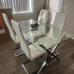 Glass dinning table