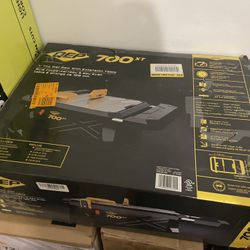 QEP 700 XT Wet Tile Saw 