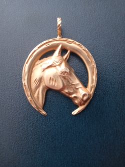 14 K Gold Horseshoe With Horse 8.2 Grams