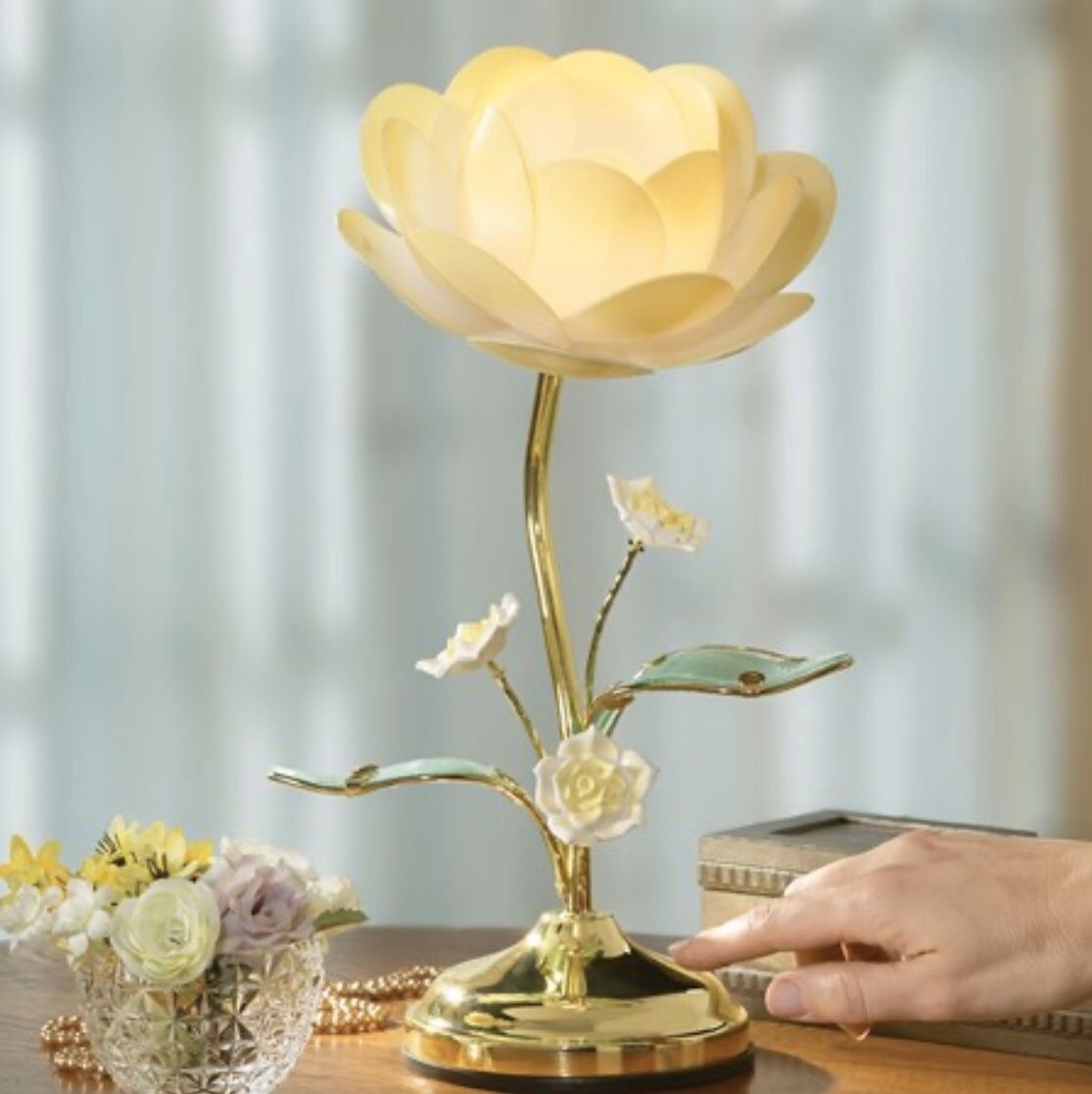 Lotus Flower Table Touch Lamp