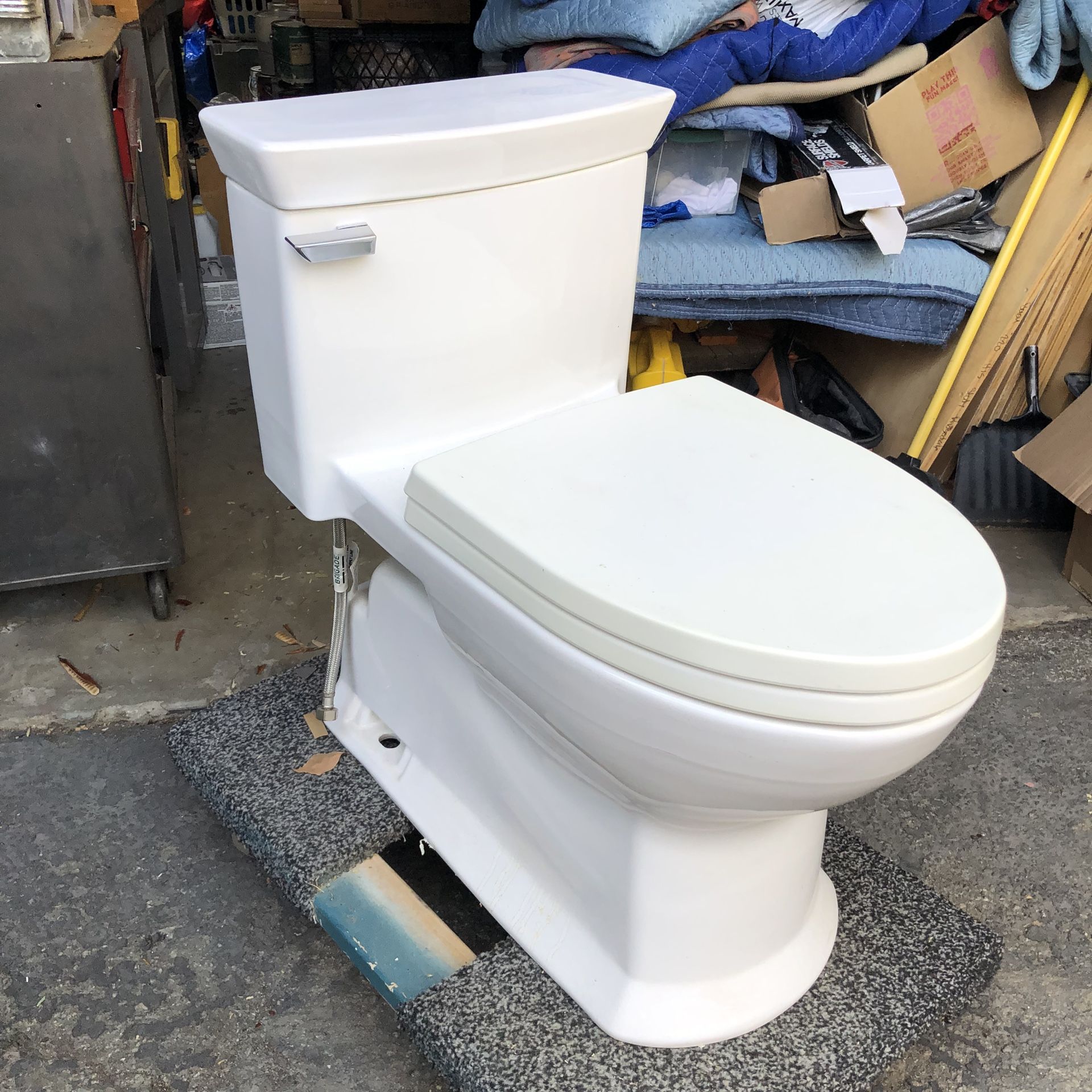 TOTO TOILET - Eco Soiree - White - ($1327.00 orig. retail)