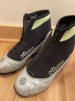 Boots- Woman’s Nordic Size 37 (about 6.5 Womens )