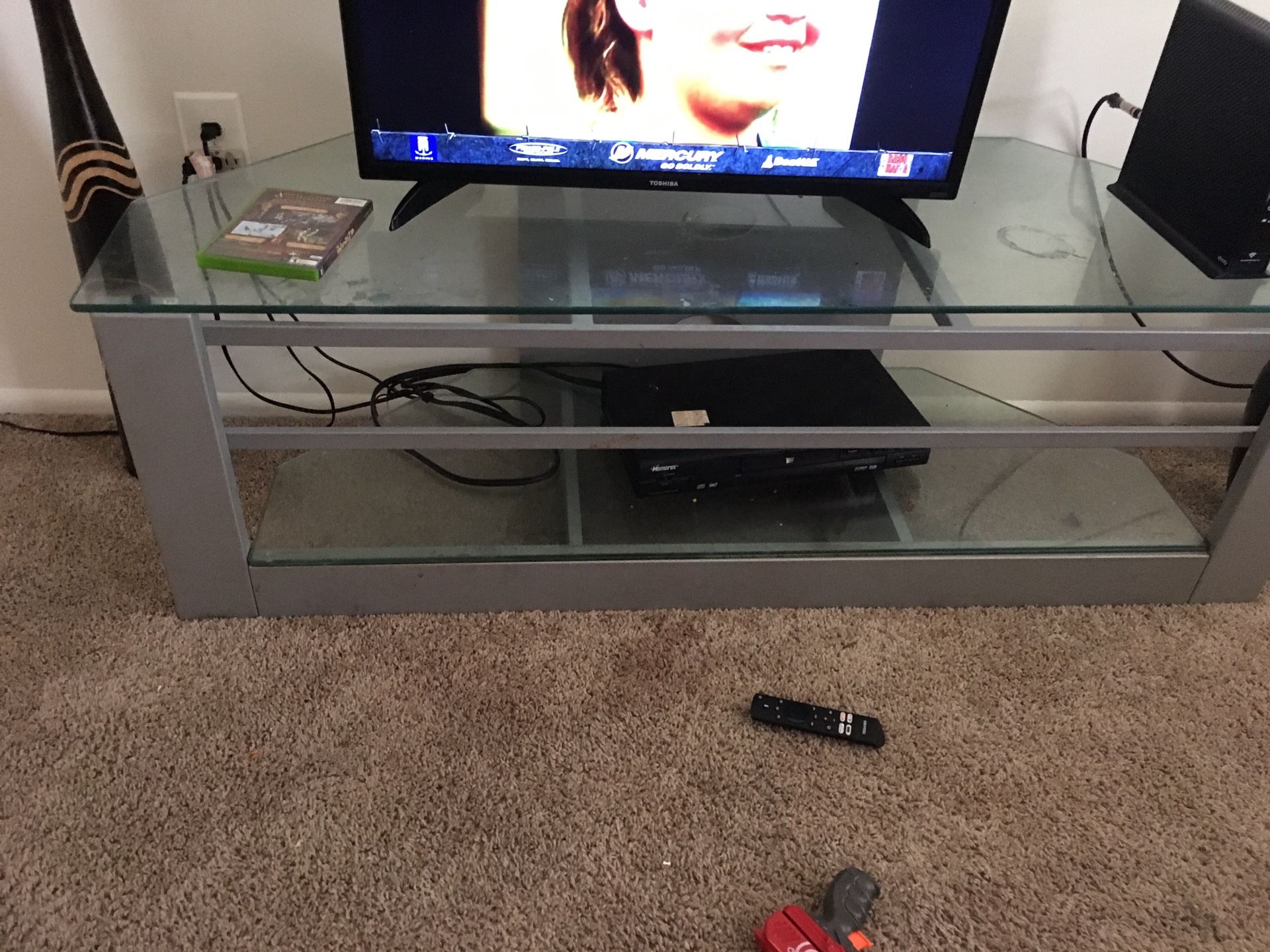 Glass tv stand (pick up)