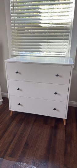 Delta Jordan dresser 3 drawer