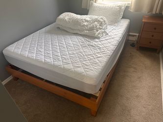Queen Bed with Wooden Platform Bed Frame