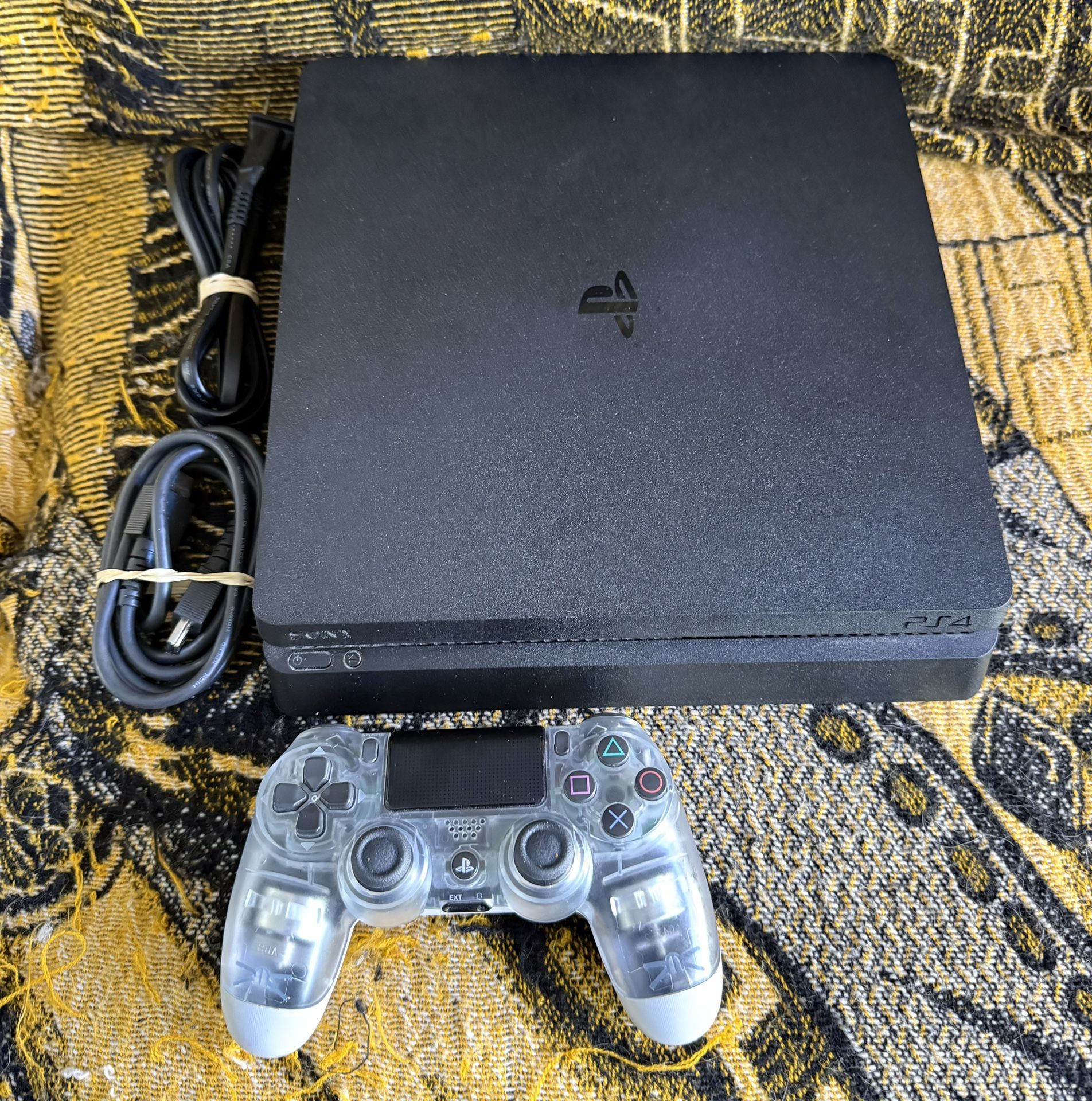 PS4 Slim Complete With Controller And Cables 