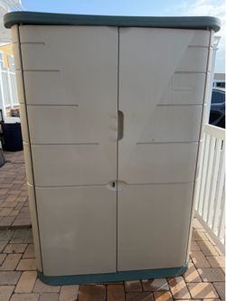 Rubbermaid  Large Storage Shed