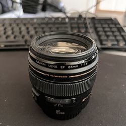 Canon EF 85mm F/1.8 Prime Lens