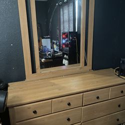 Dresser With Mirror