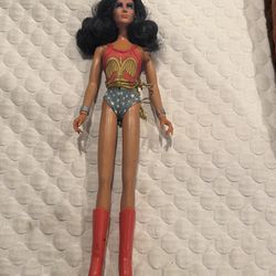 Vintage WONDER WOMAN Action Figure Doll Mego DC Comics 1976 BARBIE TYPE