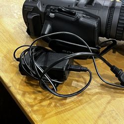 Sony HDV Handycam HDR-FX7 Video Camera Recorder W/ Battery & Charger