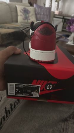 Air Jordan 1 Retro Low OG 'Chicago' 2025