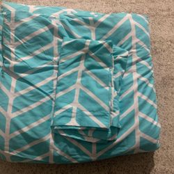 Queen Size Comforter With Two Pillows Cover Great Condition Like New 