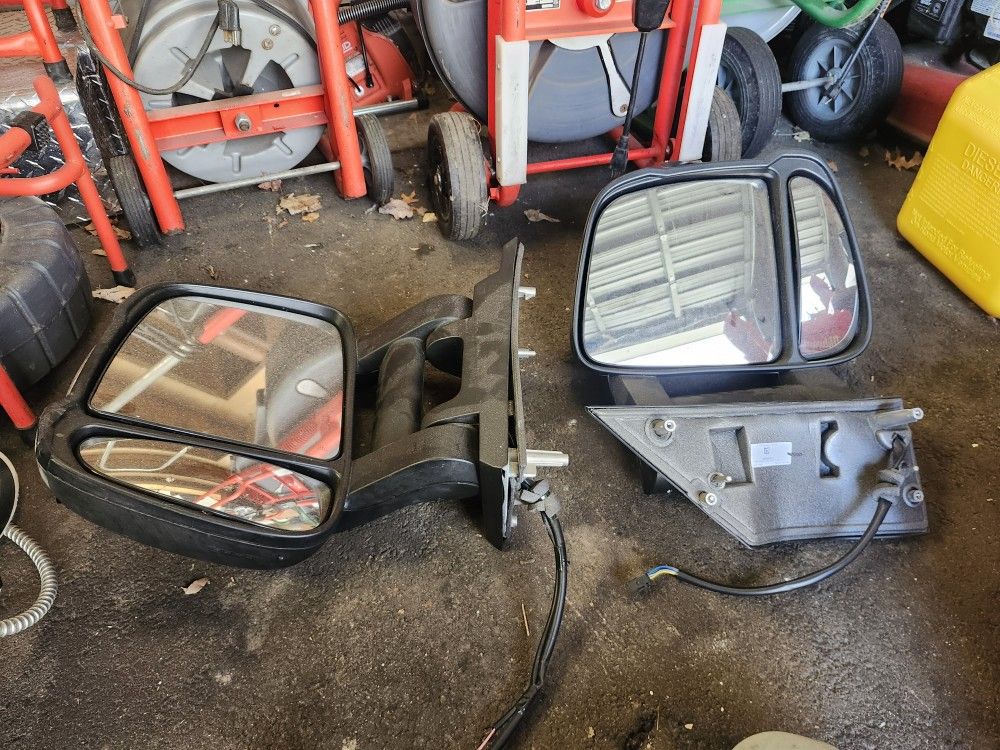 Left & Right Side Truck Mirrors View