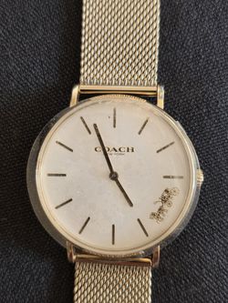 COACH Signature and an elegant fine mesh bracelet New it need battery but it does not have box